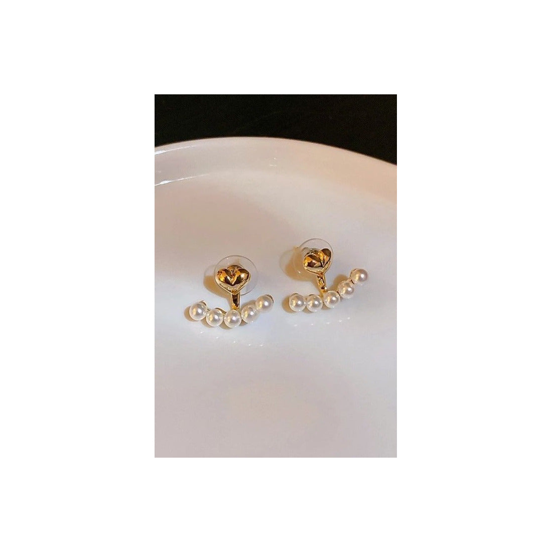 Pearl ear studs