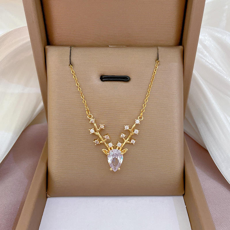 Deer pendant necklace