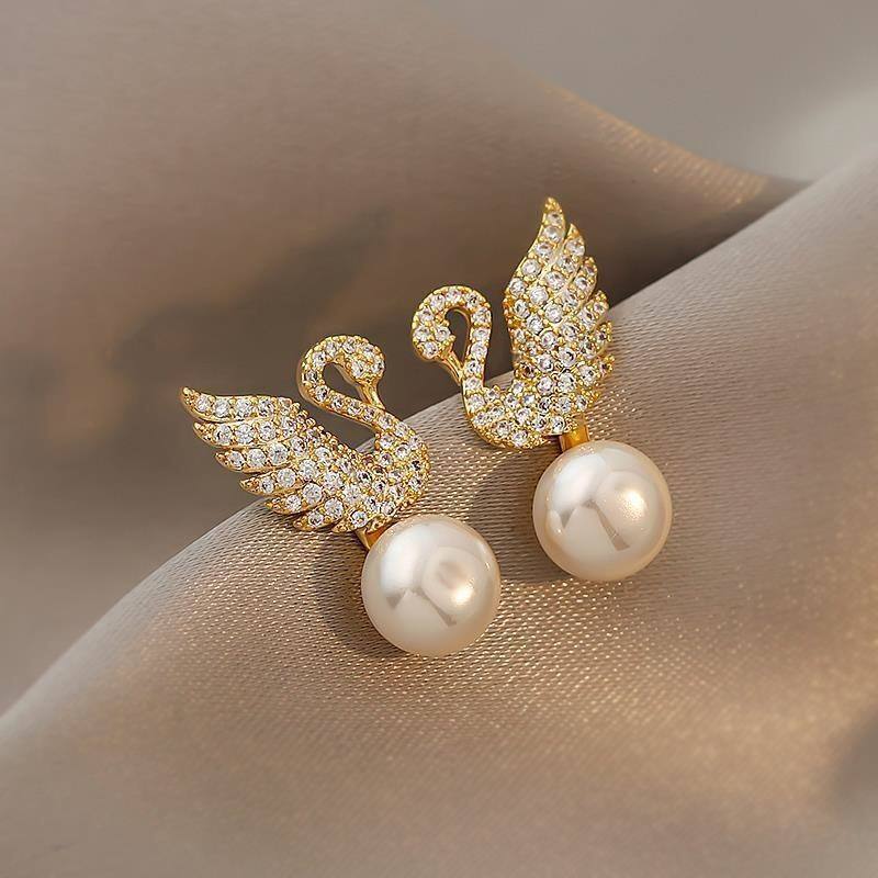 Swan stud earrings for womenMaterial:- Alloy zinc, pearl and zirconColor :- Gold