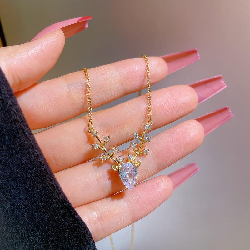 Deer pendant necklace