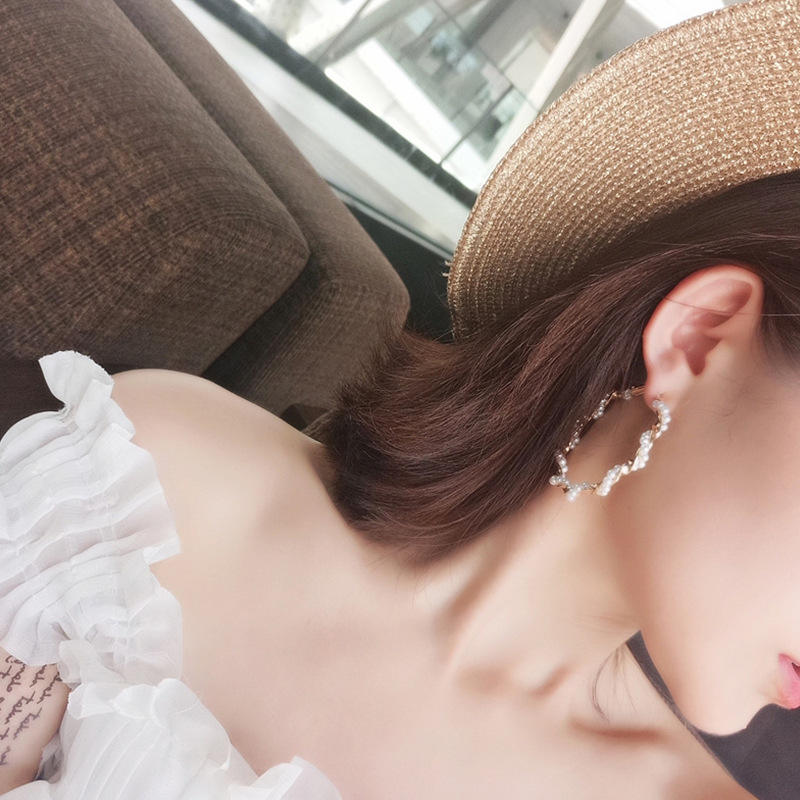 Pearl Earrings for womenMaterial:- Pearl + Alloy zincColor :- Gold