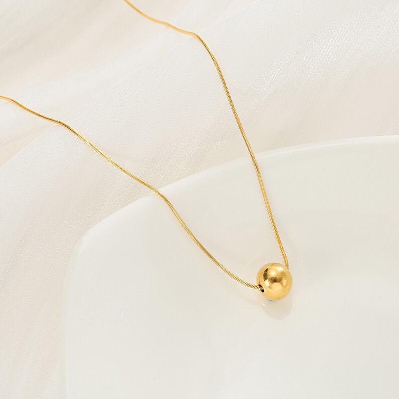 Classic simple ball pendant necklaceMaterial:- Alloy coperColor :- Gold