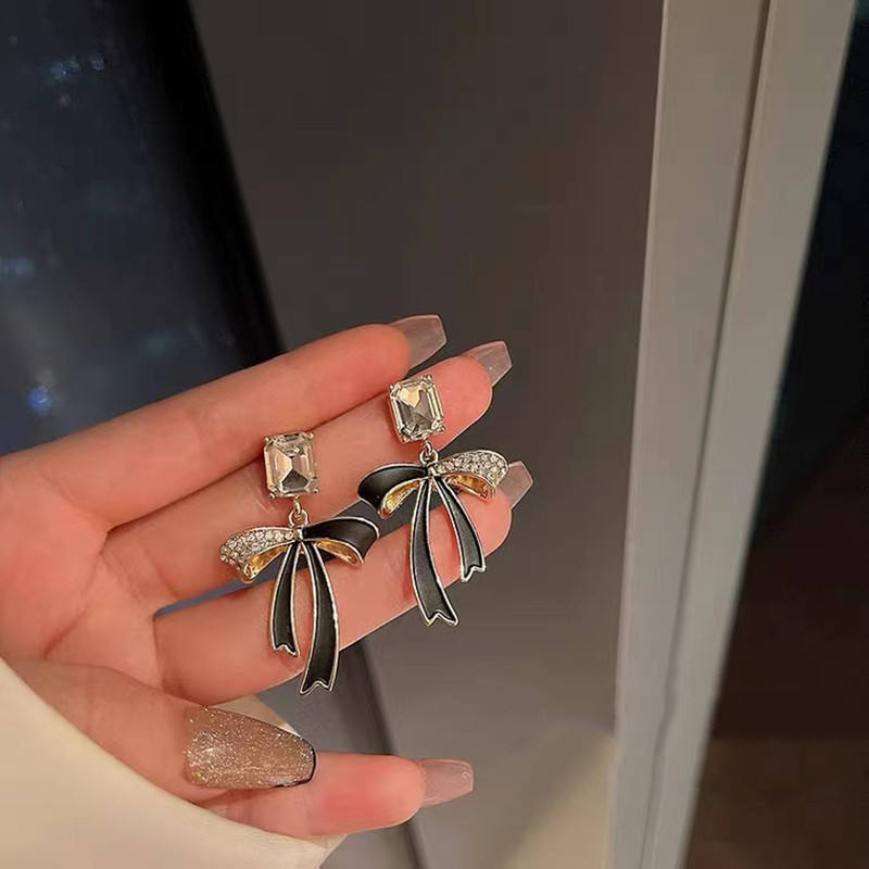 Bow shaped Earrings for women