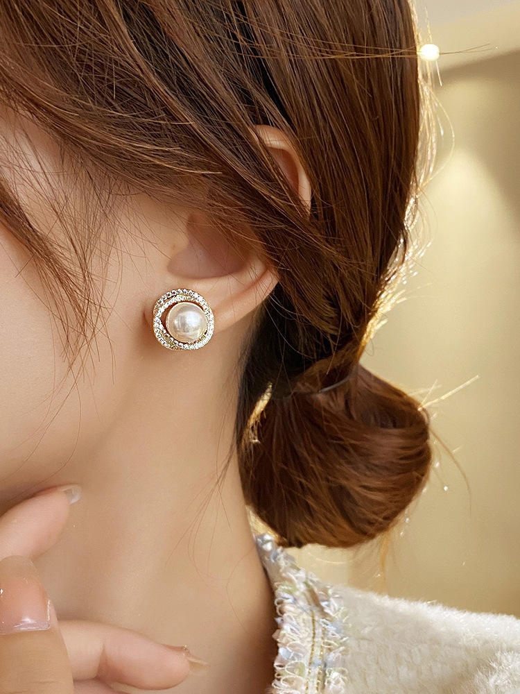 Floral zircon pearl Ear studs, Exclusively launchColor specifications :- goldenReady stock available