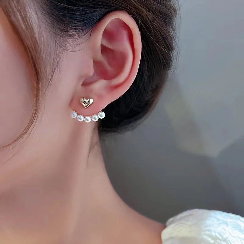 Pearl ear studs