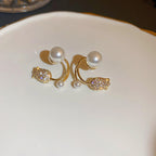 Luxury flower ear studsColor specifications :- GoldenReady stock available