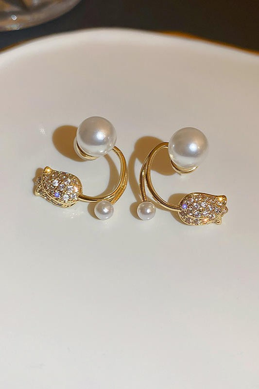 Luxury flower ear studsColor specifications :- GoldenReady stock available