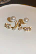 Luxury flower ear studsColor specifications :- GoldenReady stock available