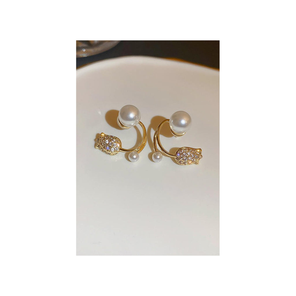 Luxury flower ear studsColor specifications :- GoldenReady stock available