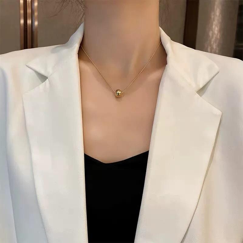 Classic simple ball pendant necklaceMaterial:- Alloy coperColor :- Gold