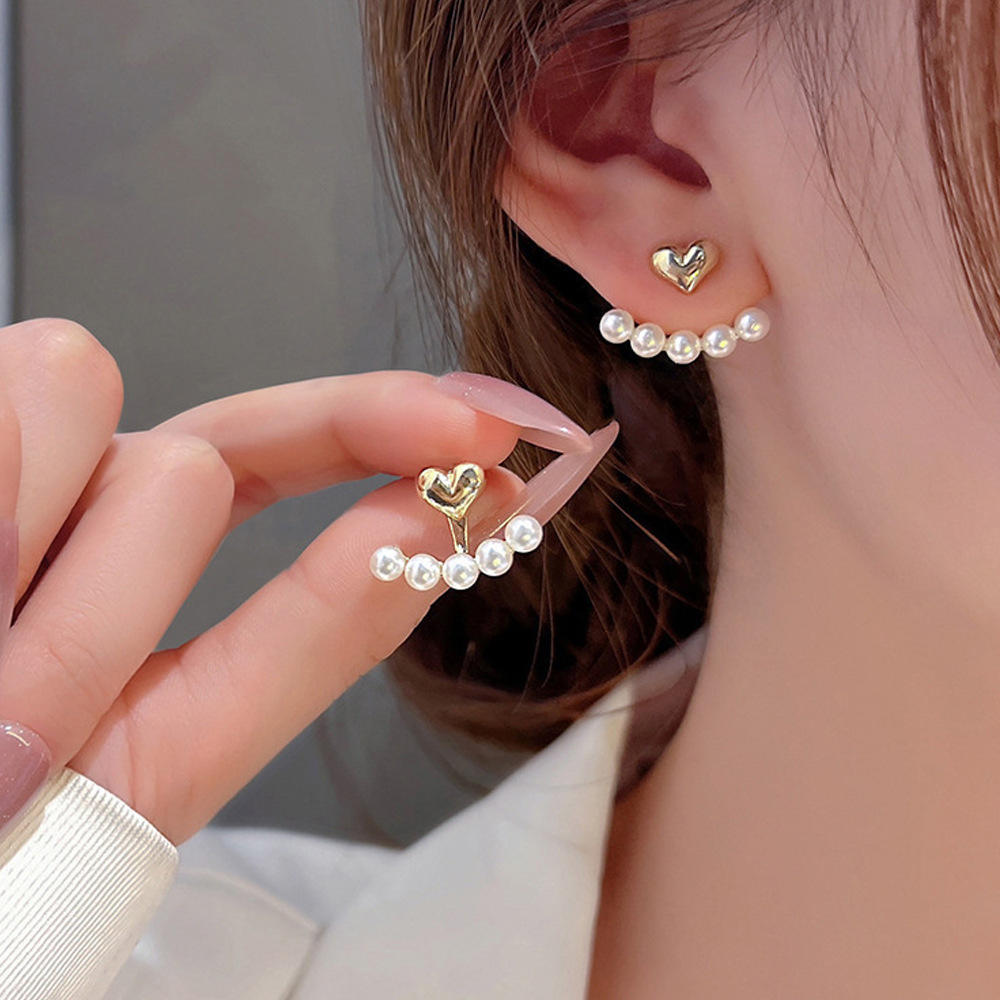 Pearl ear studs