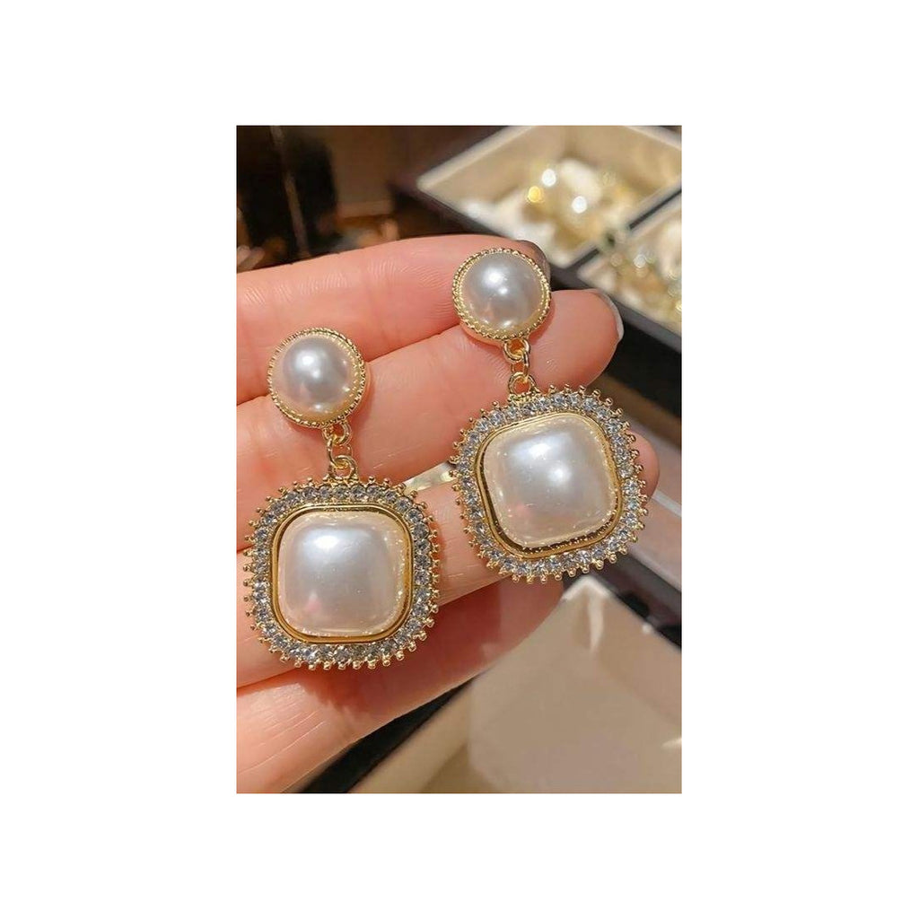 Korean Pearl Rhinestones Earrings for womenMaterial:- Rhinestones+ Pearl + AlloyColor:- Gold