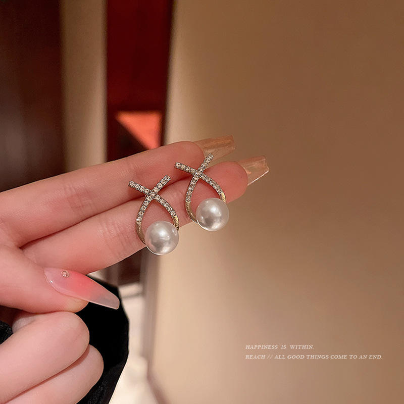 Party wear Pearl Rhinestones ear studs Material:- Pearl and zircon+ AlloyColour:- Gold