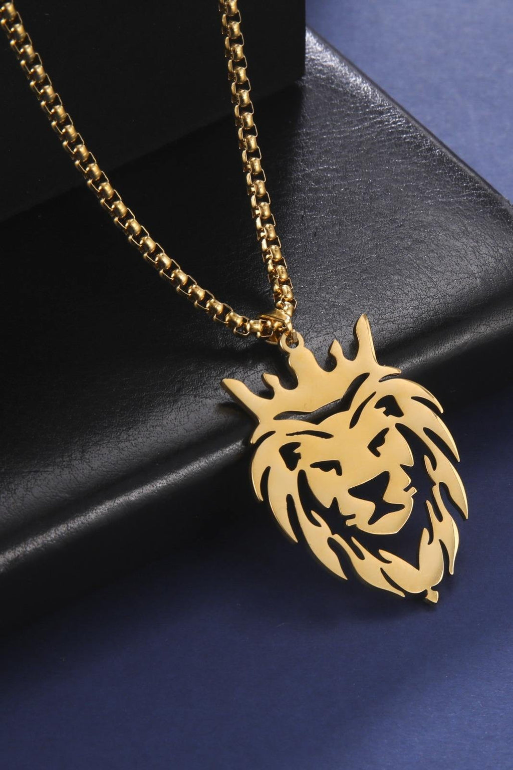 Lion pendant necklace unisex style