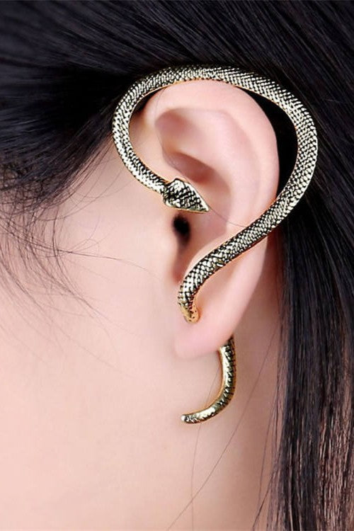 Snake ear studs Colour:- Black and goldMaterial:- Alloy plated