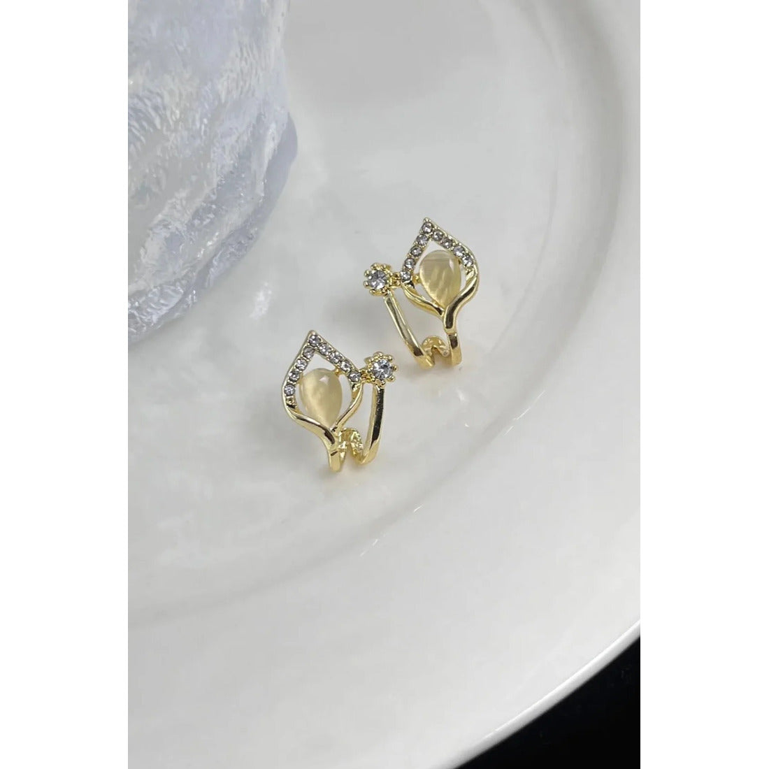 Water drop Ear Studs for WomenMaterial:- Alloy zinc + StonesColour:- Gold