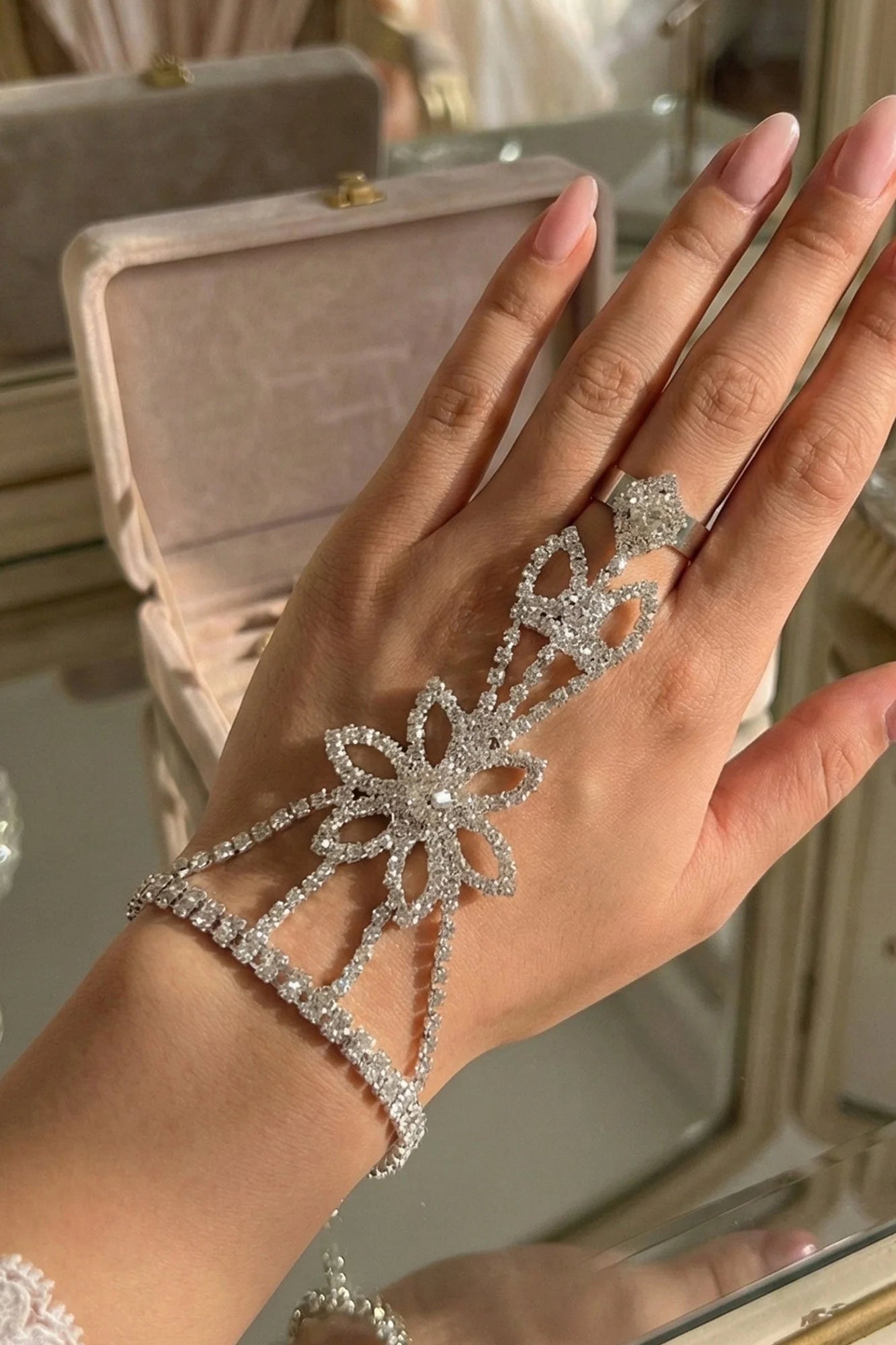 Luxury Crystal Flower Hand Bracelet Ring for Women – Silver Rhinestone Slave Bracelet Jewelry