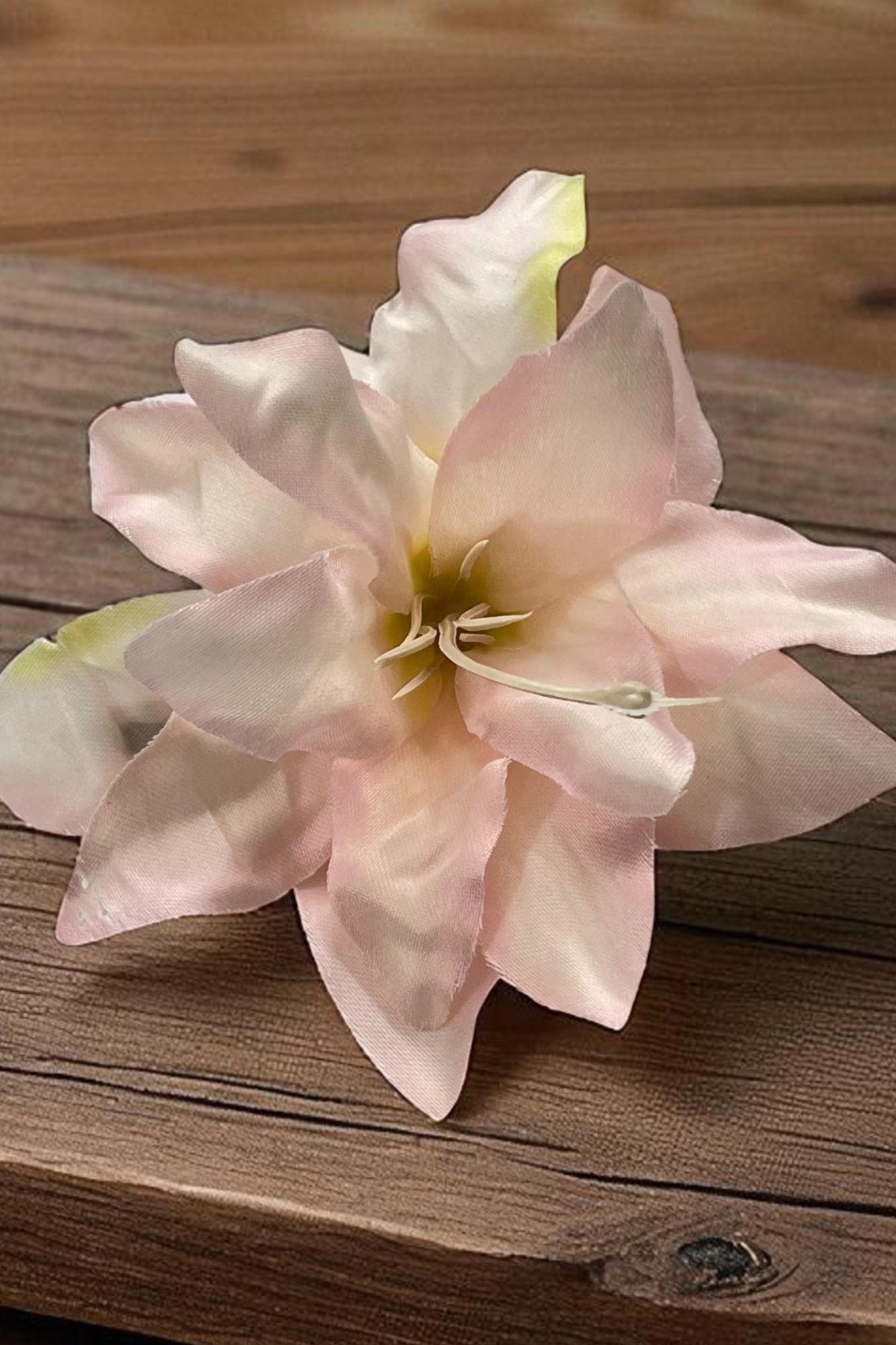 OMID, Kids Flower Hair Clip – Soft Pink Artificial Lily Hair Accessory for Girls, Lightweight and Durable – Perfect for Parties, Daily Wear, and Gifting