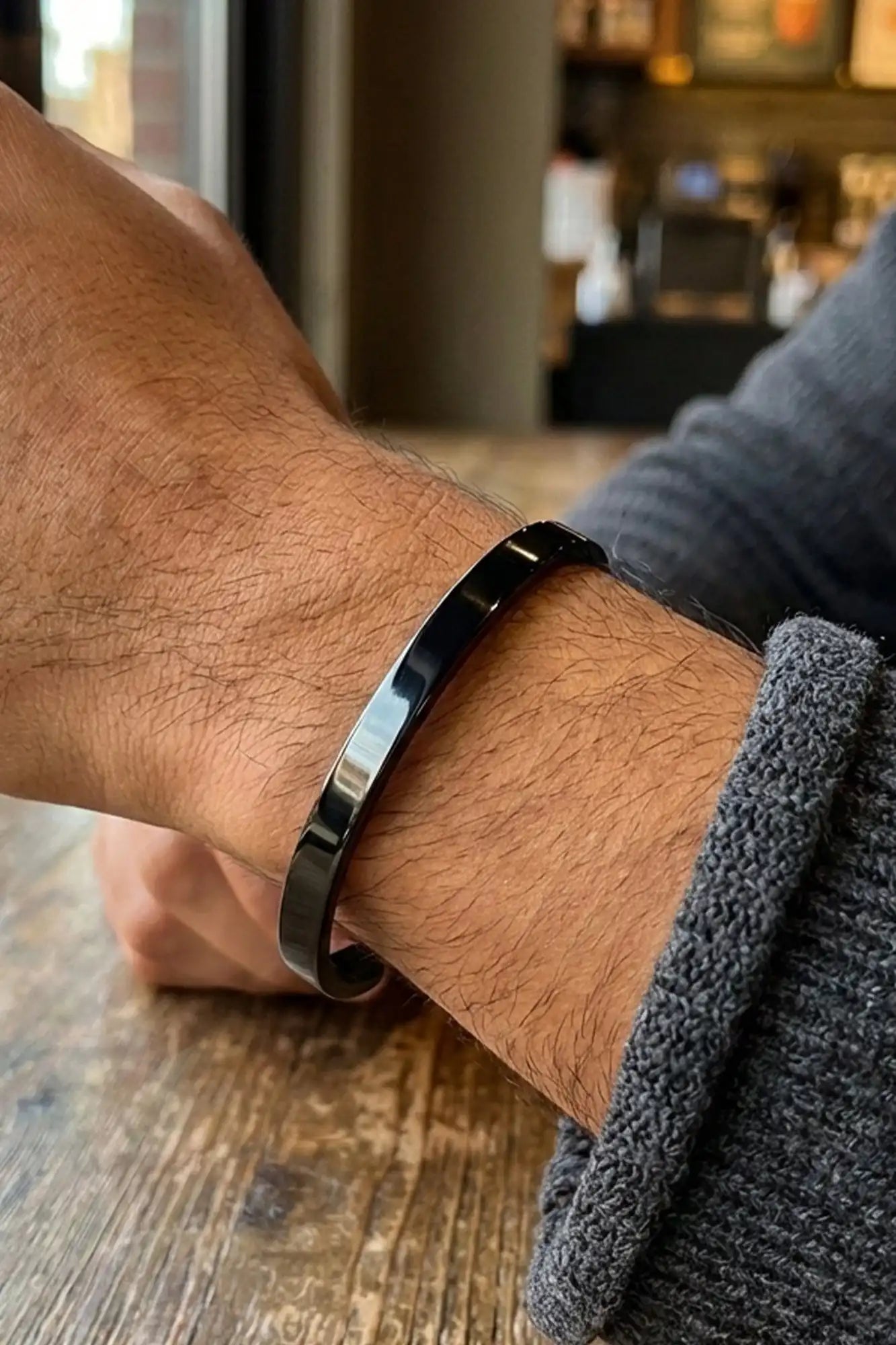 Minimalist Black Stainless Steel Open Cuff Bracelet for Men & Women – Adjustable Unisex Bangle