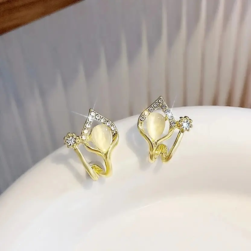 Water drop Ear Studs for WomenMaterial:- Alloy zinc + StonesColour:- Gold