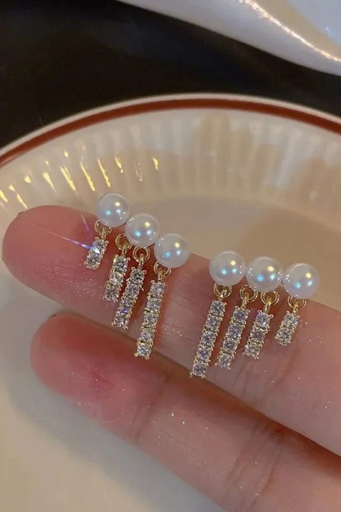 Women pearl Rhinestones tassel EarringsMaterial:- Pearl + Stones + AlloyColour:- Gold