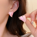 Elegant Heart-Shaped Pearl Enamel Stud Earrings ��� Gol